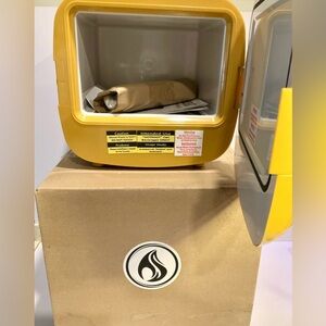 Yellow Hot Box Heated Storage Unit – Holds 9 Cans – 10x10x10 – New In Box